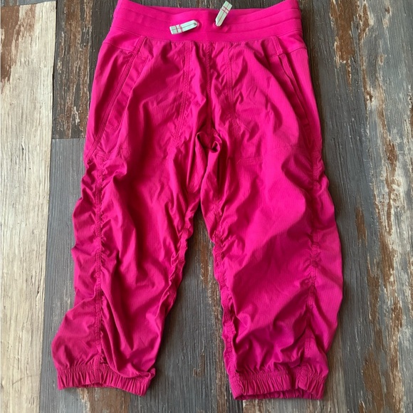 Ivivva by Lululemon Dance Studio Jogger Crop Girls Size 12 - Picture 1 of 4